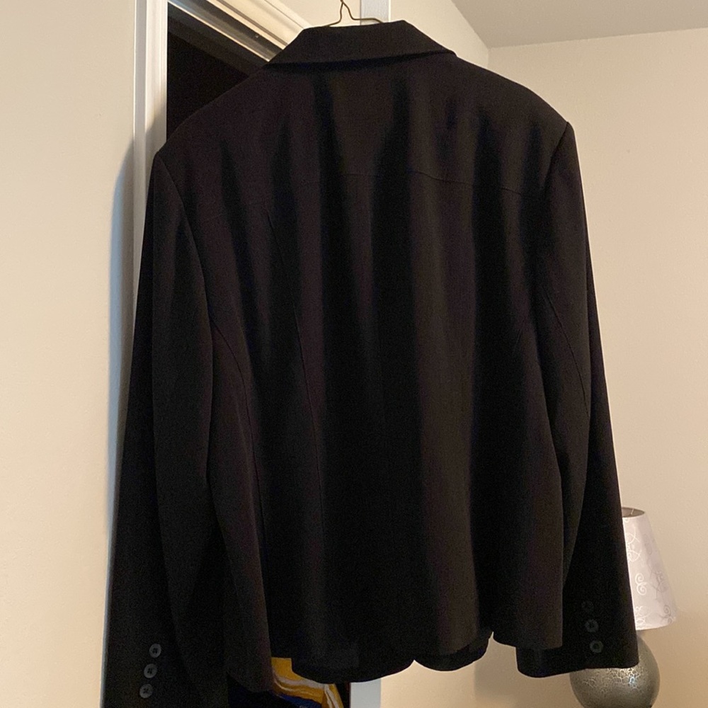 Blazer - Picture 6 of 6